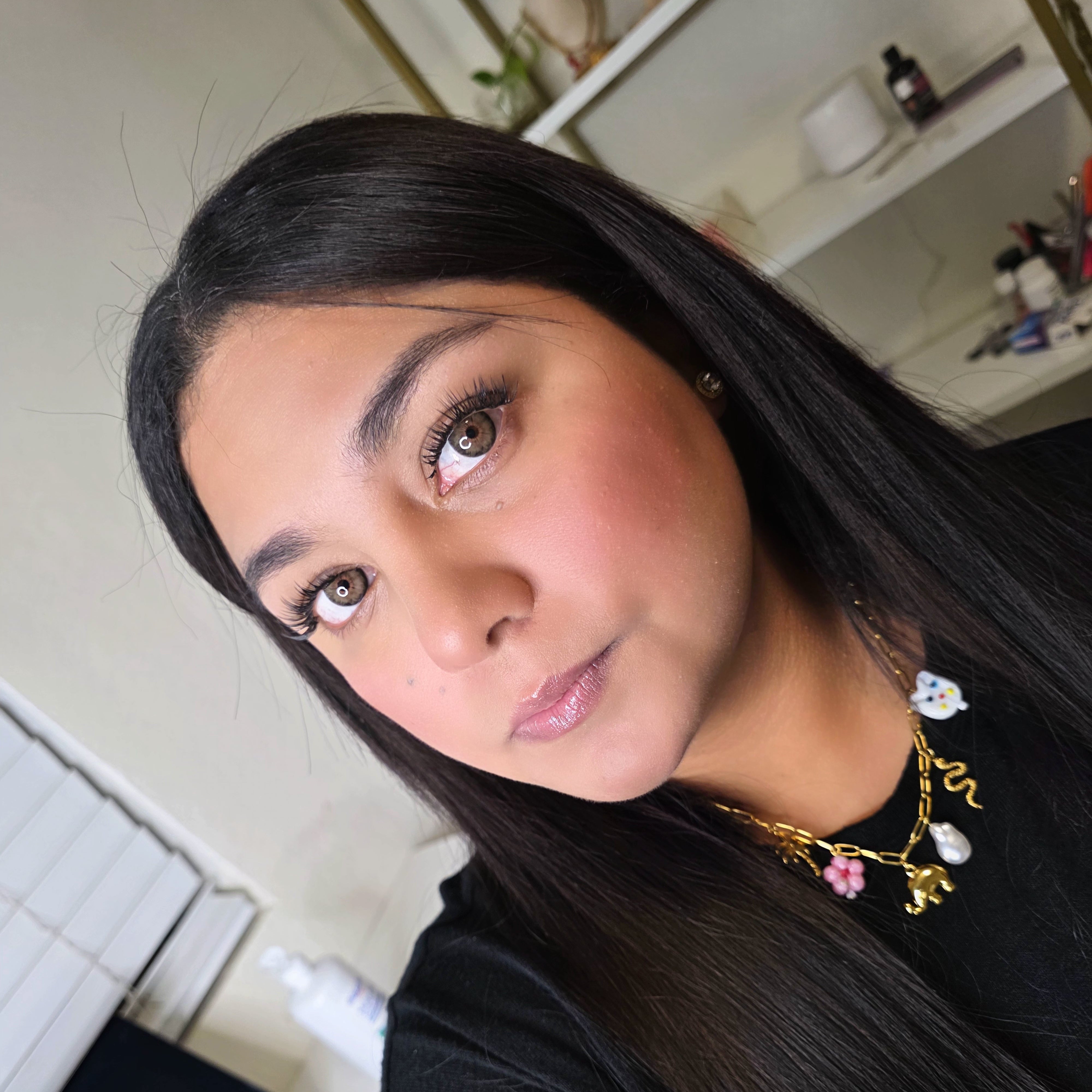 Siri Brown (small pupil)